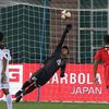 Aksi Cemerlang Kiper Timnas Indonesia saat Gagalkan Tendangan Penalti Timor Leste di Sea Games 2021 Vietnam