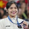 Momen Pengalungan Medali Gregoria Mariska Tunjung di Olimpiade 2024 Momen Pengalungan Medali Gregoria Mariska Tunjung di Olimpiade 2024