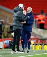 Gol Firmino Bikin Tottenham Gigit Jari di Anfield