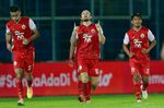 Dramatis, Persija Lolos Sebagai Juara Grup B