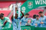 Pesta Juara Manchester City, Trofi Pertama Musim Ini
