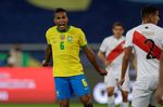 Brasil Pesta Gol ke Gawang Peru