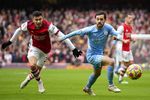 Manchester City Berpesta di Emirates