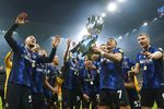 Piala Super Italia: Pesta Juara Inter Milan Piala Super Italia: Pesta Juara Inter Milan