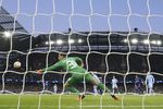 Kalah dari Man City, Aksi Panenka Benzema Menjadikannya Top Skor Sementara Liga Champions