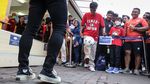 Keseruan Meet and Greet Bersama Bintang Persija Jakarta, Sejumlah The Jakmania Ditantang Unjuk Skill Juggling Bola
