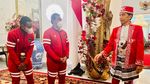 Momen Ketika Kapten Timnas U-16 Gugup bertemu Presiden Jokowi di Perayaan HUT RI ke-77 Momen Ketika Kapten Timnas U-16 Gugup bertemu Presiden Jokowi di Perayaan HUT RI ke-77