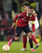 Usaha Marcel Sabitzer Sia-sia, MU Kena Comback Dua Gol Bunuh Diri di Leg Pertama Perempat Final Liga Europa