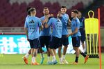 Melihat dari Dekat Pemain Timnas Argentina saat Melakukan Sesi Latihan di SUGBK