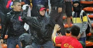 Suporter Malaysia Mengamuk Keroyok Suporter Vietnam