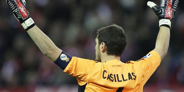 Angka Seratus Casillas dan Buffon Angka Seratus Casillas dan Buffon