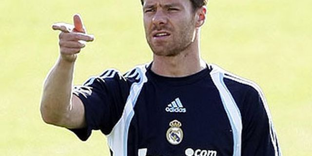 Xabi Alonso Bakal Absen Lawan Valencia