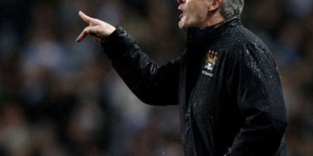 Pecat Hughes, City Tunjuk Mancini Pecat Hughes, City Tunjuk Mancini