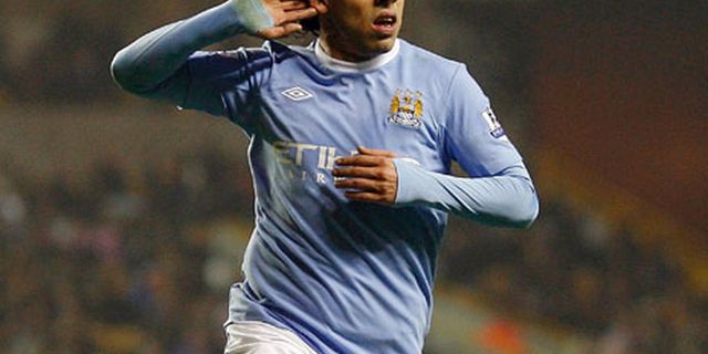 Review: Dua Gol Tevez Untuk Man-Cini Review: Dua Gol Tevez Untuk Man-Cini