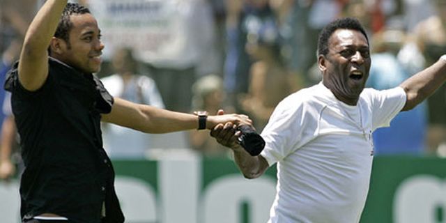 Gabung Santos, Robinho Disambut Pele Gabung Santos, Robinho Disambut Pele