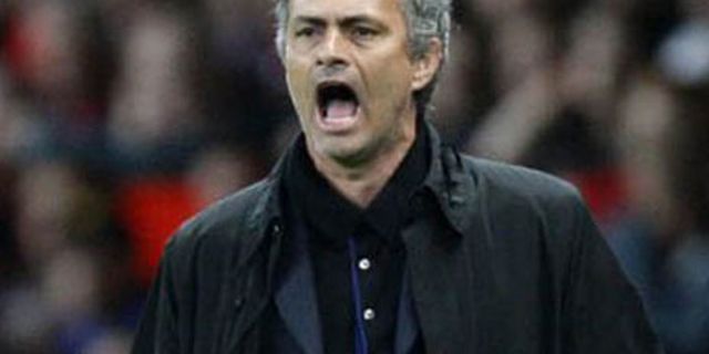 Mourinho: Pilih Saya Atau Balotelli? Mourinho: Pilih Saya Atau Balotelli?