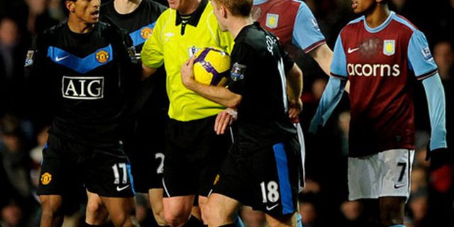 Review: United Tertahan di Villa Park Review: United Tertahan di Villa Park