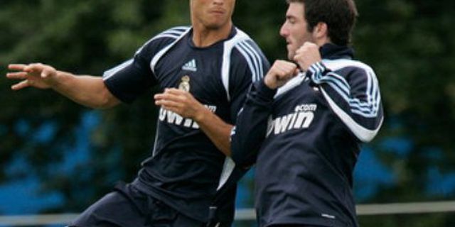 Ronaldo Berselisih Dengan Higuain