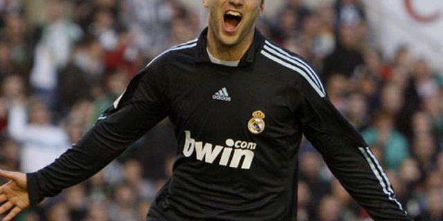Review: Los Galacticos Kembali Meraja