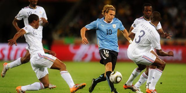Review: Uruguay Tahan Les Bleus