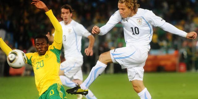 Review: Forlan Bungkam Afrika Selatan
