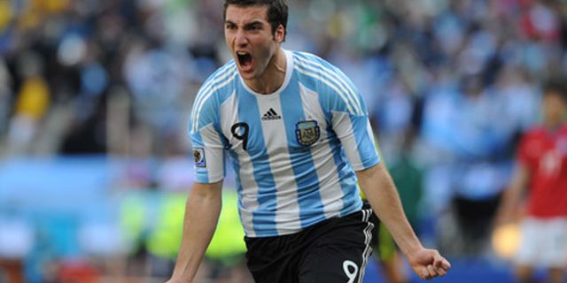 Review: Hat-trick Higuain Hajar Korsel Review: Hat-trick Higuain Hajar Korsel