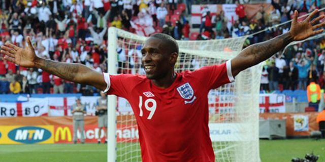 Review: Defoe Saves The Queen