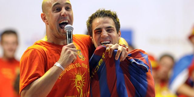 Fabregas Sudah Kenakan Kaos Barcelona Fabregas Sudah Kenakan Kaos Barcelona