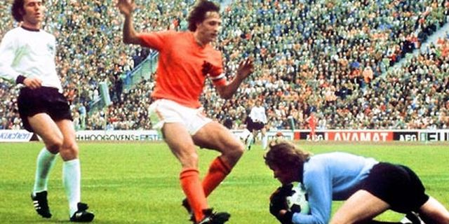 Cruyff Sebut Belanda Kotor dan Anti-Football Cruyff Sebut Belanda Kotor dan Anti-Football