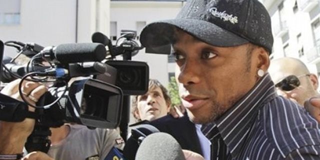 Robinho Resmi Merumput di San Siro Robinho Resmi Merumput di San Siro
