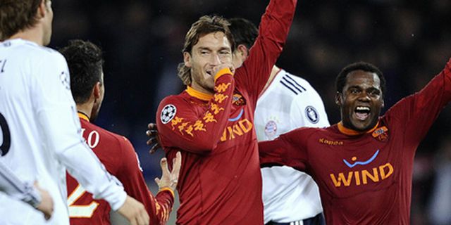 Review: Penalti Totti Buka Peluang Roma Review: Penalti Totti Buka Peluang Roma
