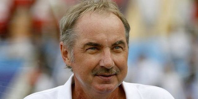 Riedl Enggan Salahkan Firman Utina Riedl Enggan Salahkan Firman Utina