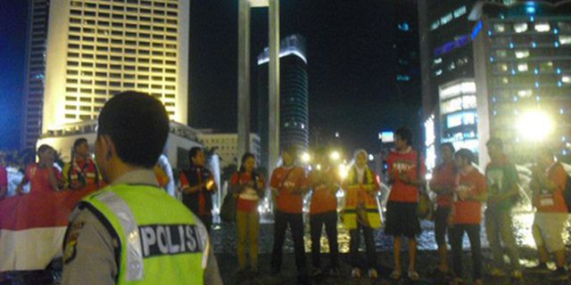 1000 Lilin Untuk Sepak Bola Indonesia 1000 Lilin Untuk Sepak Bola Indonesia