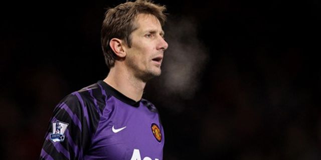 Van Der Sar Akhiri Karir di Akhir Musim