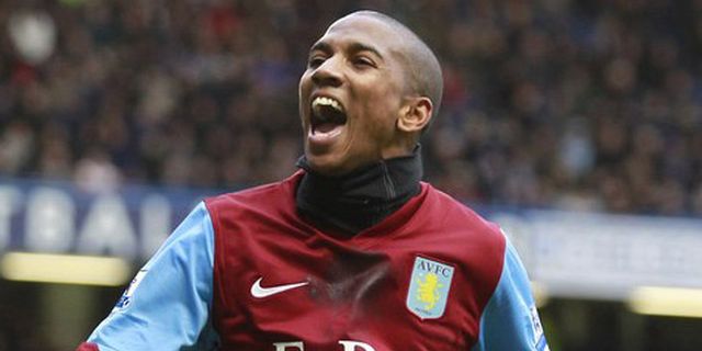 Ashley Young, Penerus Ryan Giggs di Old Trafford? Ashley Young, Penerus Ryan Giggs di Old Trafford?
