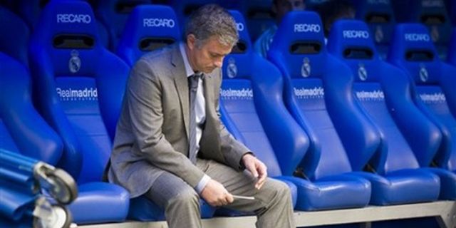 Selisih Melebar, Mourinho Pilih Lempar Handuk Selisih Melebar, Mourinho Pilih Lempar Handuk