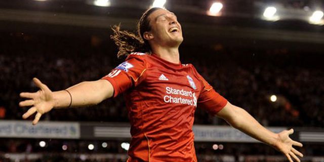 Review: Andy Carroll Berpesta di Anfield