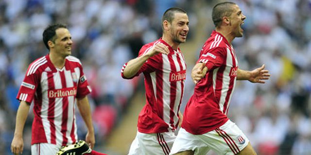 Review: Menang Telak, Stoke Hadapi City di Final