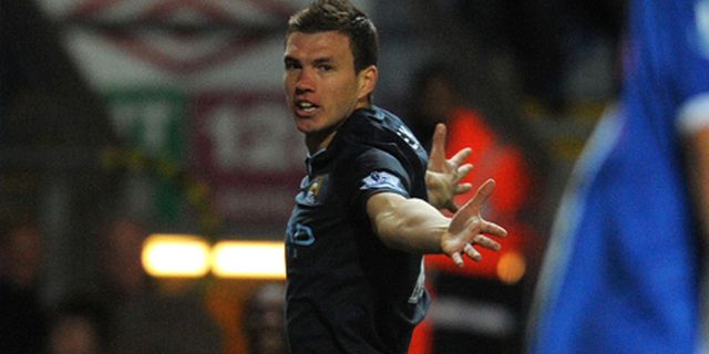Review: Gol Perdana Edin Dzeko Menangkan City Review: Gol Perdana Edin Dzeko Menangkan City