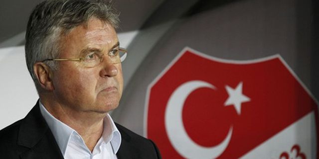 Hiddink Tetap Bersama Turki Hingga September