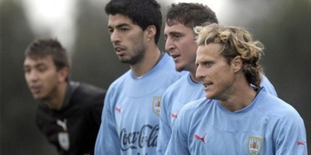 Uruguay Bawa Skuad Terbaik ke Argentina Uruguay Bawa Skuad Terbaik ke Argentina