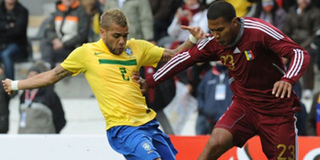Alves dan Neymar Sudah Siap Hadapi Paraguay