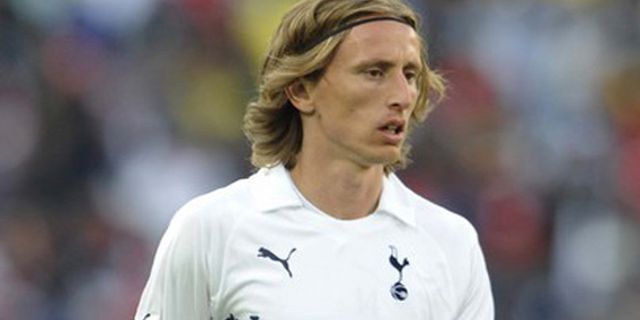 Chelsea Sertakan Benayoun Untuk Tawar Modric