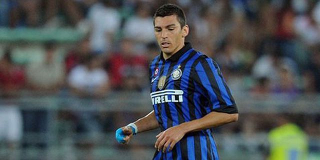 Lucio Tak Sengaja 'Tendang' Kepala Stekelenburg