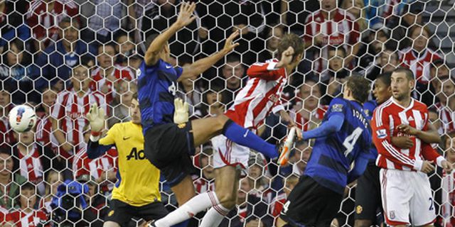 Review: Crouch Buyarkan Kemenangan United Review: Crouch Buyarkan Kemenangan United