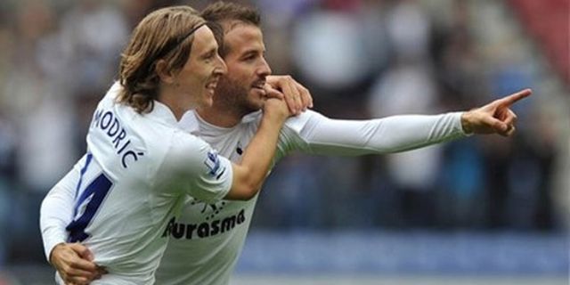 Babak Pertama, Van der Vaart Bawa Spurs Unggul Babak Pertama, Van der Vaart Bawa Spurs Unggul