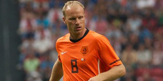 Disebut Pengganti Wenger, Bergkamp Malah Tunjuk Vieira