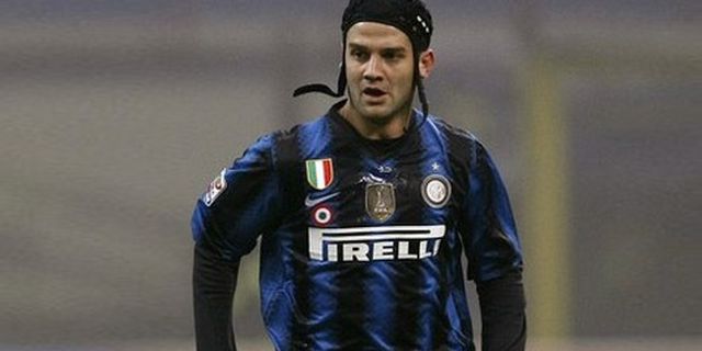 Chivu: Saya Seorang Center Back!
