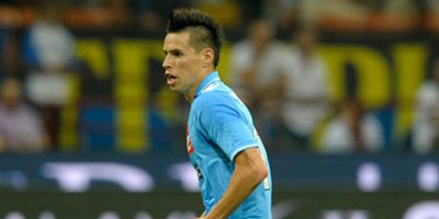 Hamsik Terpenjara di Napoli