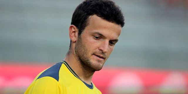 Tabrak Rekan Setim, Kiper Novara Kehilangan Gigi Tabrak Rekan Setim, Kiper Novara Kehilangan Gigi